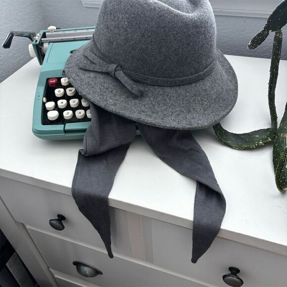 Vintage Betmar New York Wool Hat Gray Unisex with Tie Scarf - Picture 9 of 9